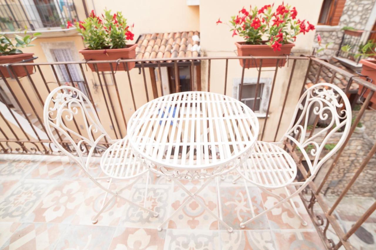 Aria Di Vico Aparthotel Vico Del Gargano Bagian luar foto