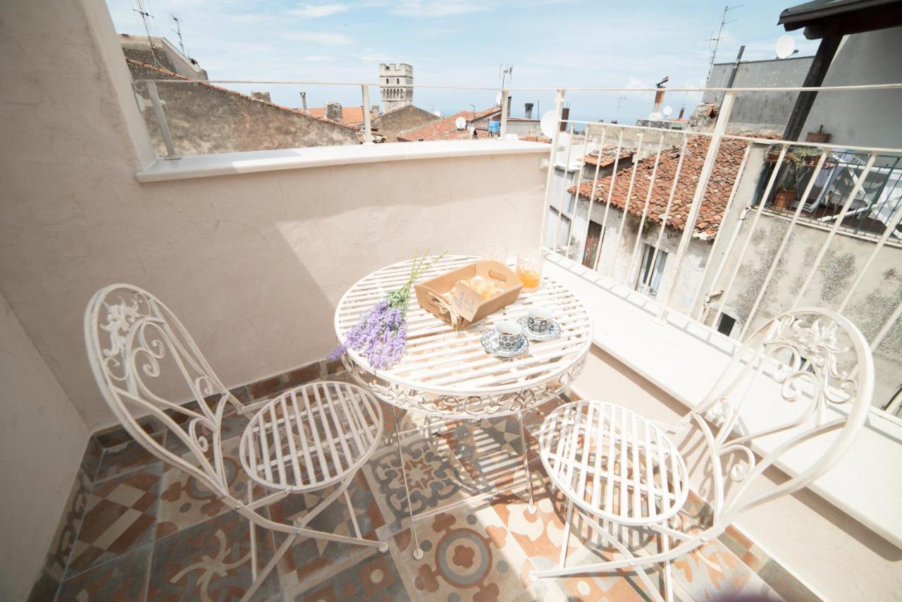 Aria Di Vico Aparthotel Vico Del Gargano Bagian luar foto