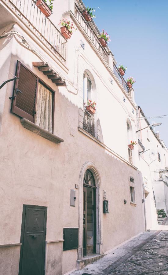Aria Di Vico Aparthotel Vico Del Gargano Bagian luar foto