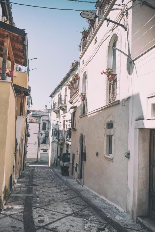 Aria Di Vico Aparthotel Vico Del Gargano Bagian luar foto
